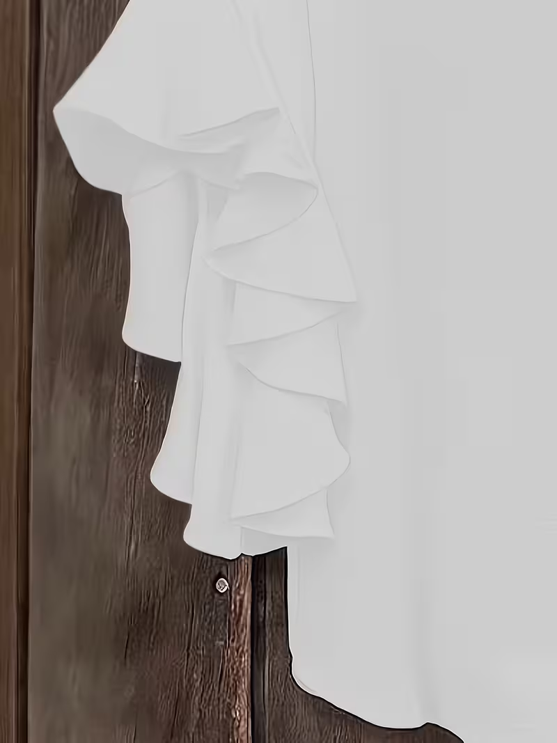 Playful ruffle sleeves