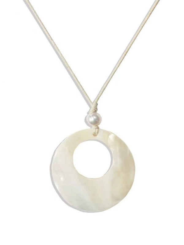Vintage Shell Pendant Necklace