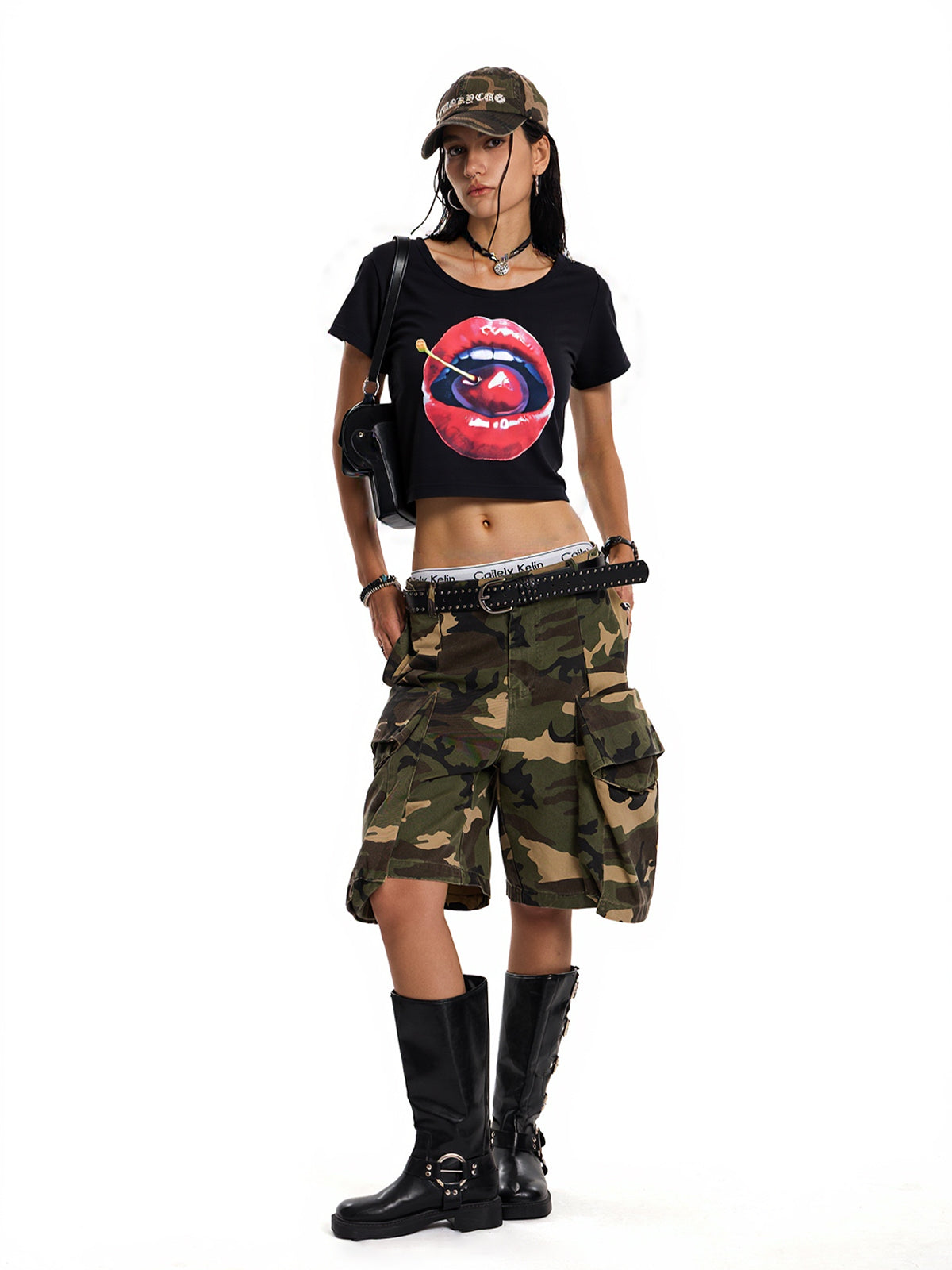 Printed Contrast Color Slim Fit Round Neck Short Sleeve Tee