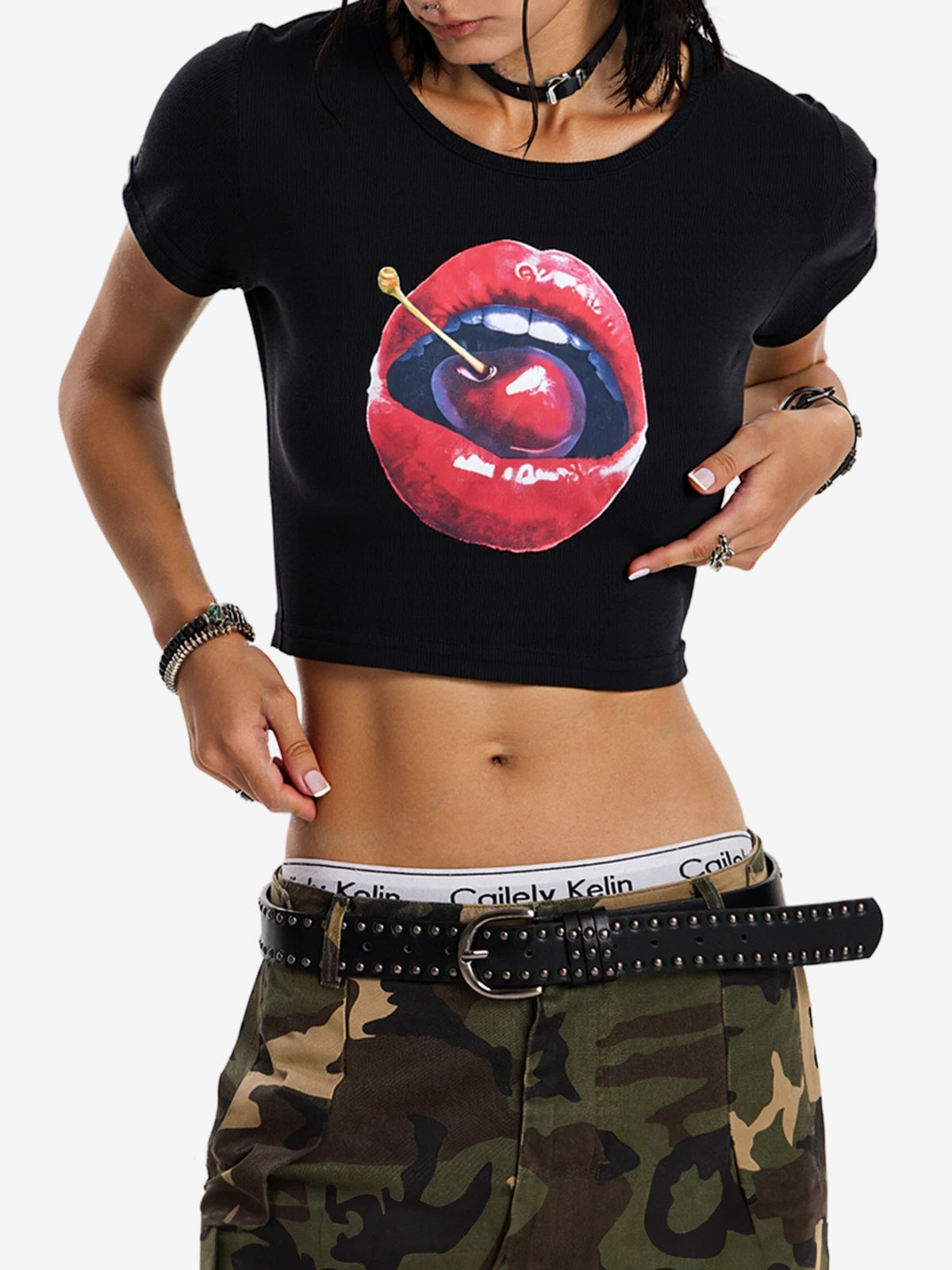 Printed Contrast Color Slim Fit Round Neck Short Sleeve Tee