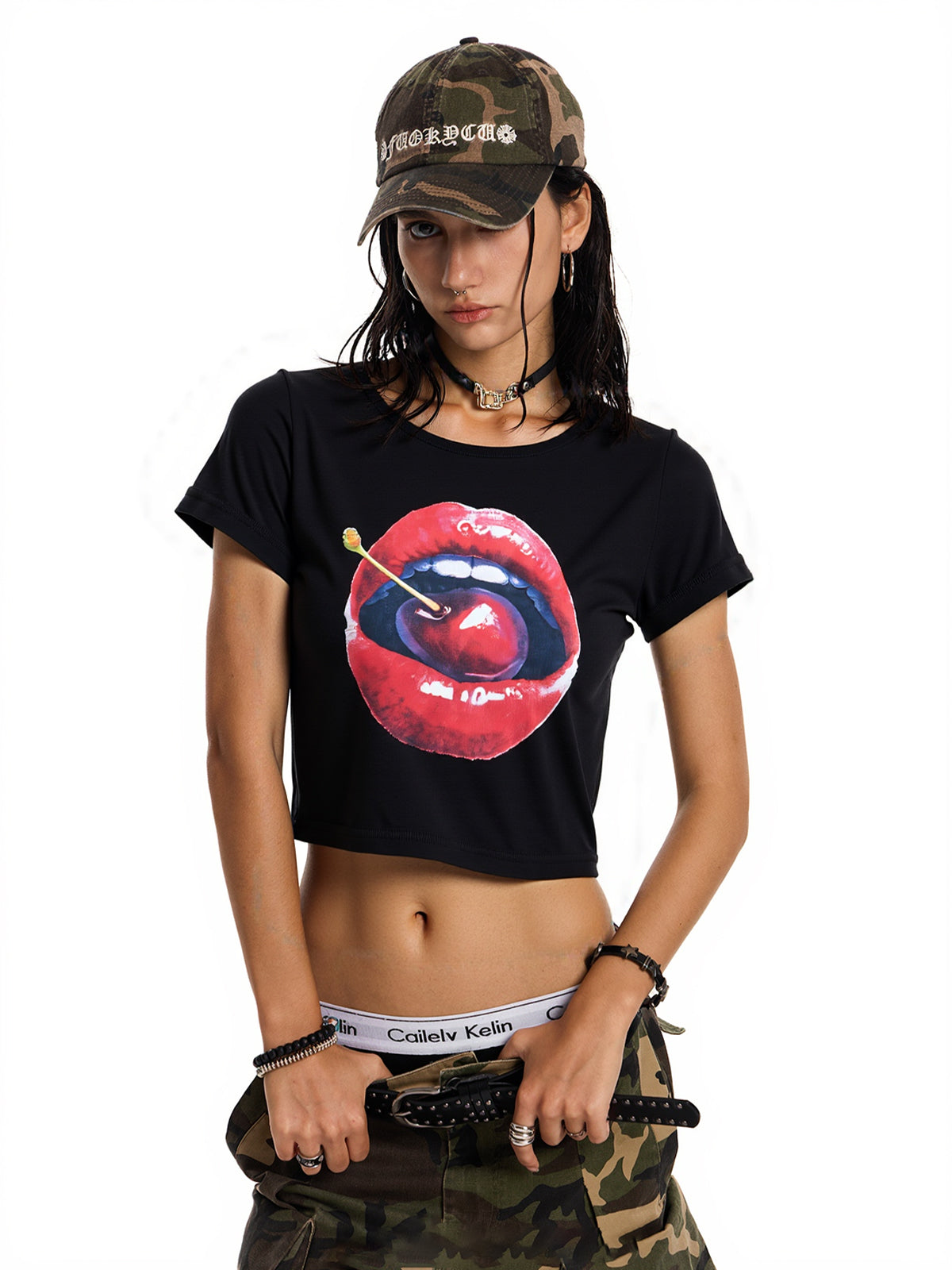 Printed Contrast Color Slim Fit Round Neck Short Sleeve Tee